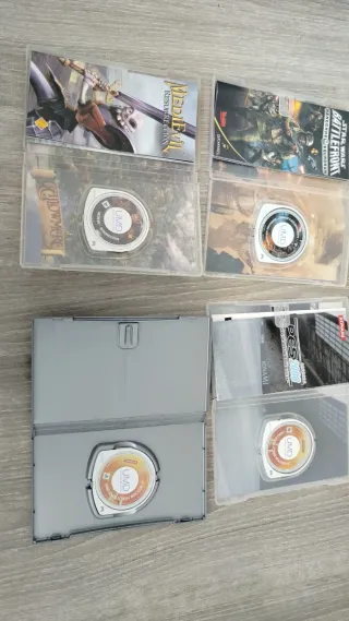 4 Juegos PSP: Star Wars, PES, MediEvil, WWE