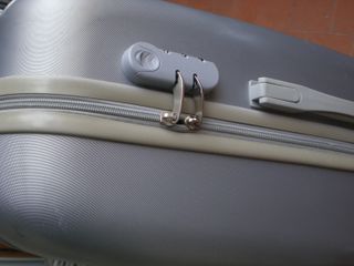 Maleta rígida gris 