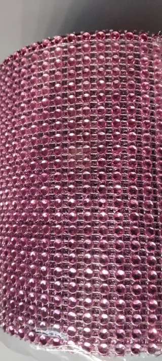 Rollo de pedrería rosa para manualidades