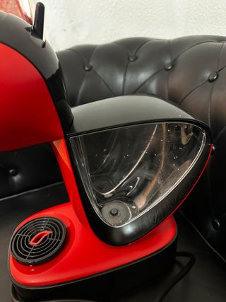 Cafetera Dolce Gusto Roja y Negra