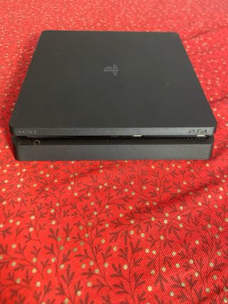 PS4 Slim 500 GB Nera + 3 giochi