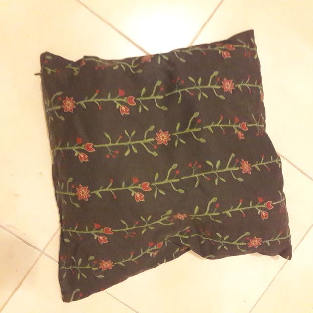 Cojín IKEA Renrepe Negro Estampado Sueco