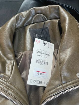 Cazadora corta efecto piel, Zara