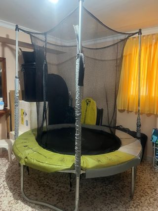 Cama elástica con red de seguridad