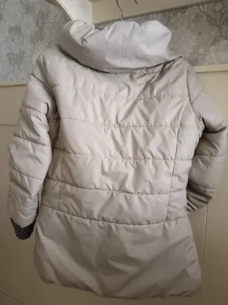 Anorak entallado beige y gris