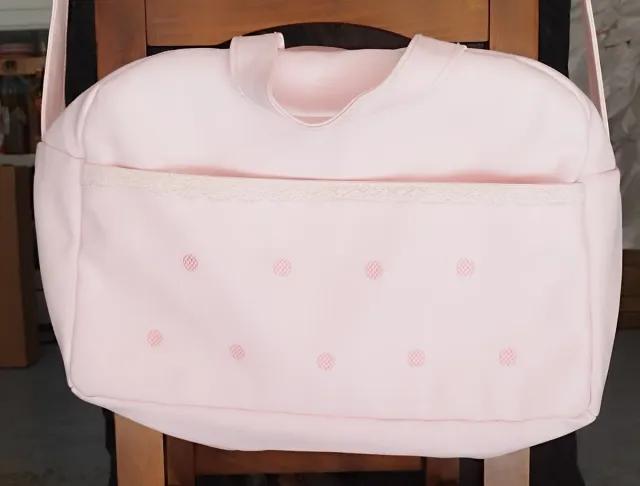 Bolso de bebé rosa con lunares