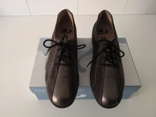 Zapatos Rieker grises con cordones