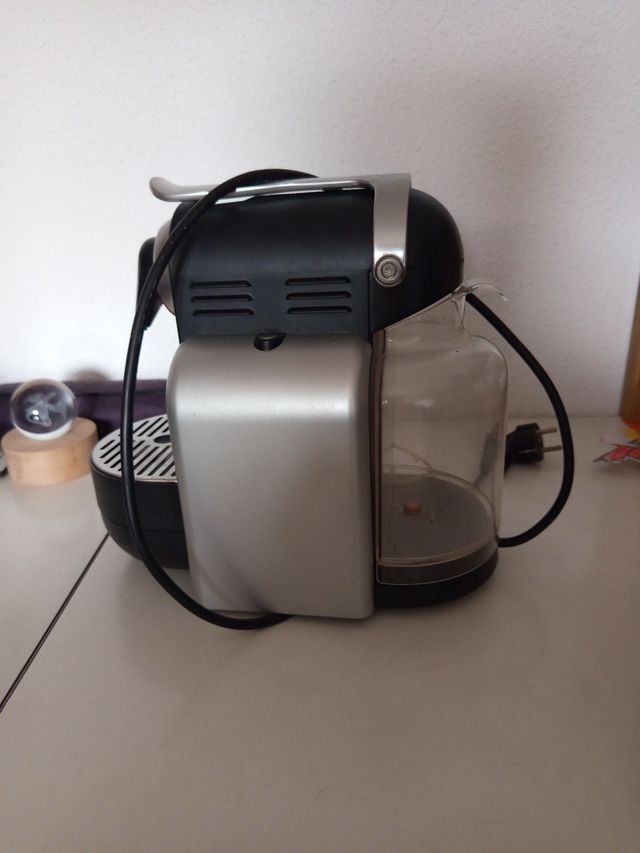 Cafetera Nespresso DeLonghi