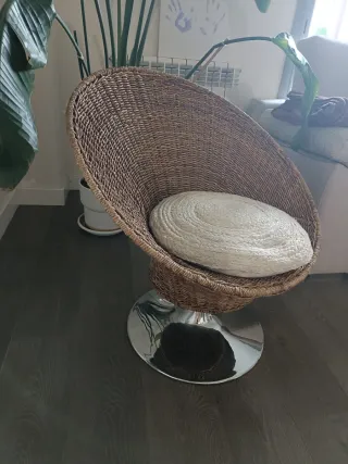 Sedia girevole rotonda in rattan