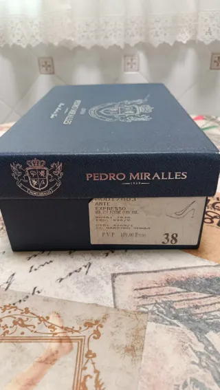 Zapatos Pedro Miralles Marrones con Punta Dorada