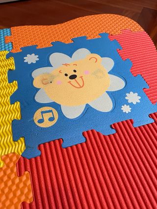 Alfombra de juegos infantil con espejos