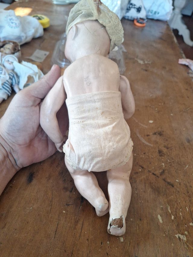 Muñeca de porcelana antigua