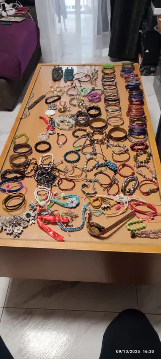 Lote de Pulseras Variadas, 120 pulseras