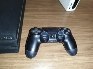 Consola PS4 Pro 1 TB Negra + 4 Juegos Call of Duty