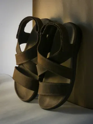 Sandalias de hombre marrones