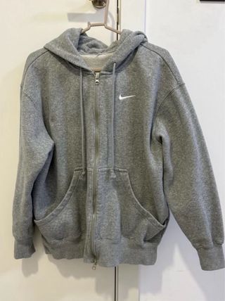 Sudadera Nike gris con cremallera