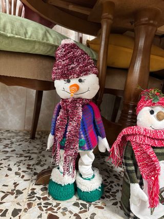 Decorazione natalizia con bambole e gnomi