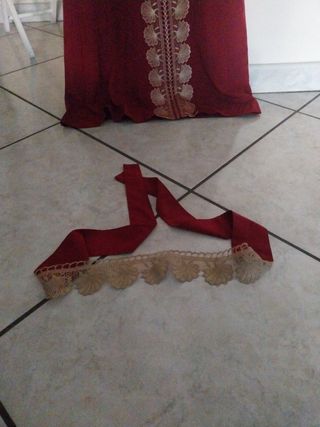 Abito donna rosso con ricami oro