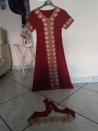 Abito donna rosso con ricami oro