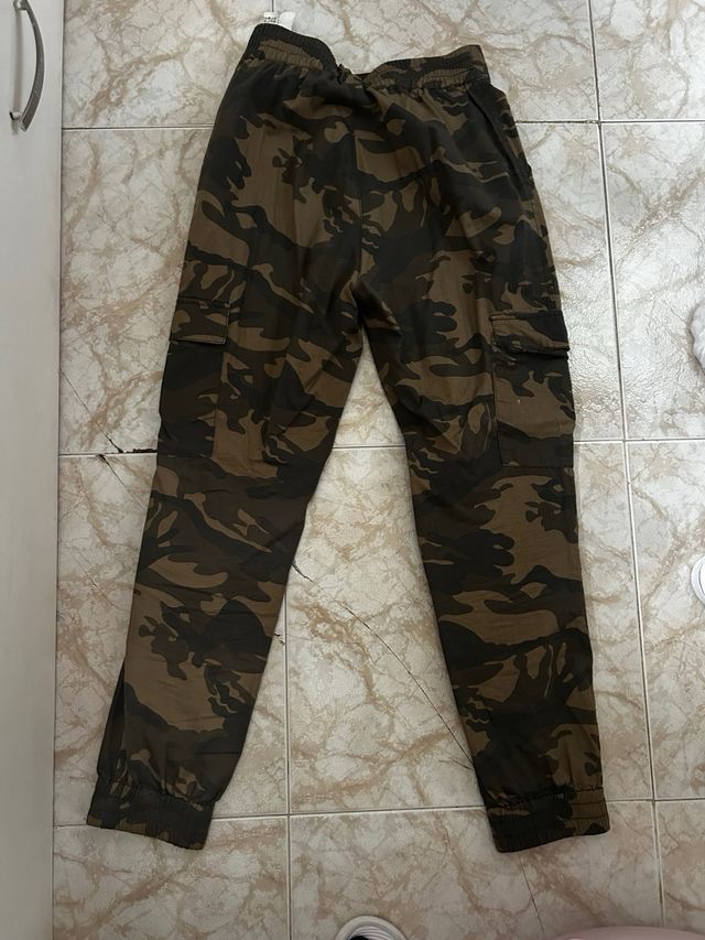 Pantalones cargo camuflaje mujer