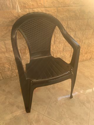 Sedia di plastica nera