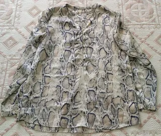 Blusa estampada serpiente mujer