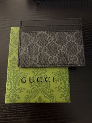 Tarjetero Gucci GG Gris y Negro