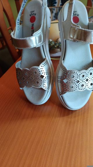 Sandalias doradas talla 38