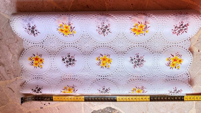 centrotavola impermeabile a metraggio con fiori