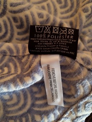 Cortinas opacas azul claro con toques blancos