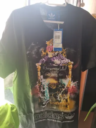 Camiseta Adidas Negra Diseño Crazy Mashup