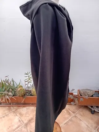 Capa Medieval Artesanal con Capucha Negra