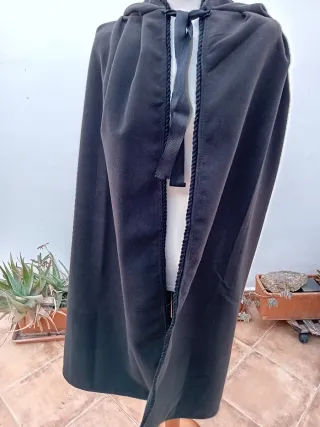 Capa Medieval Artesanal con Capucha Negra