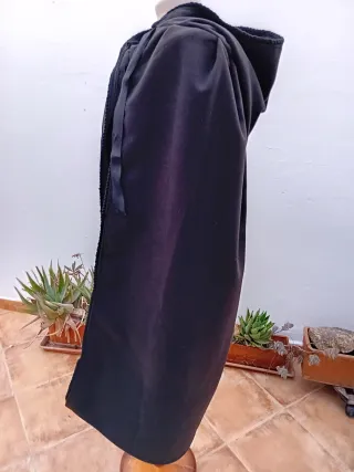 Capa Medieval Artesanal con Capucha Negra