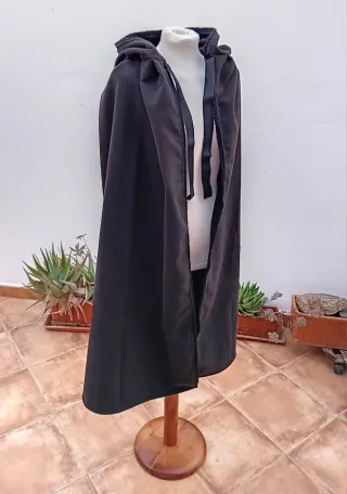 Capa Medieval Artesanal con Capucha Negra