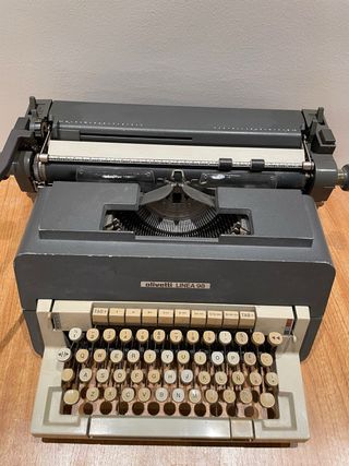 Máquina de escribir Olivetti Línea 98