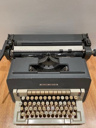 Máquina de escribir Olivetti Línea 98