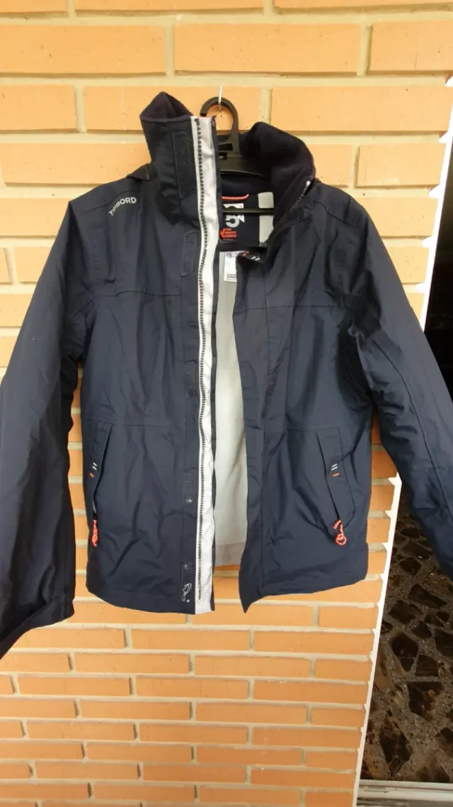 2 cazadoras Talla 12: Albacete balompié y Decathlo