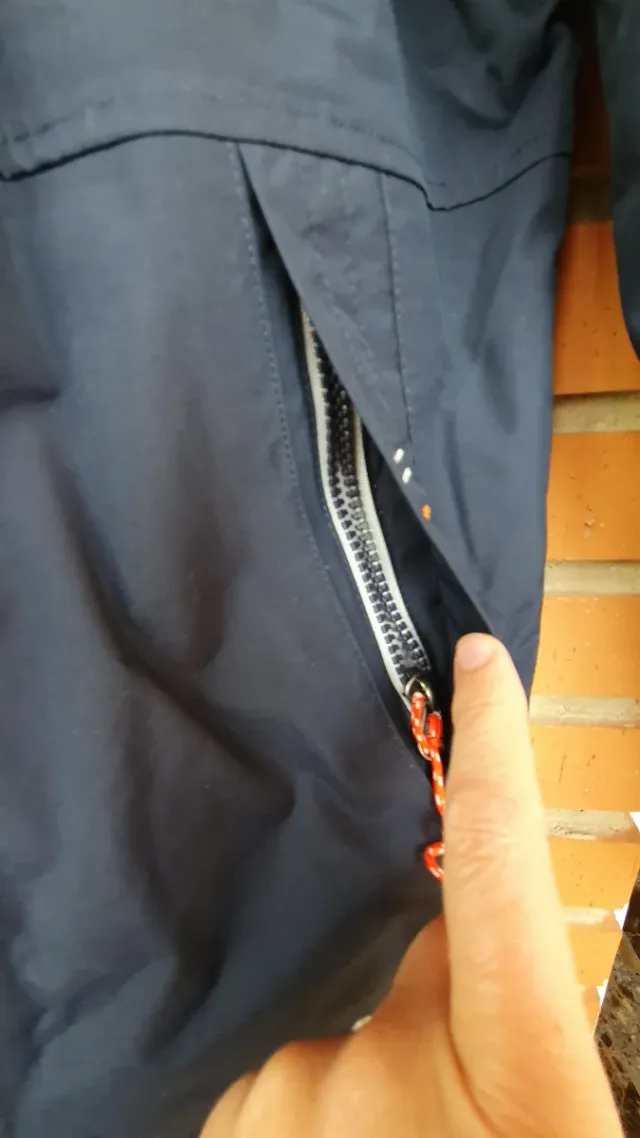 2 cazadoras Talla 12: Albacete balompié y Decathlo