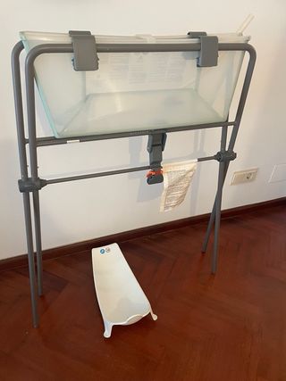 Bañera Stokke con patas y soporte recién nacido