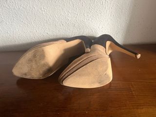 Zapatos de tacón beige y negro