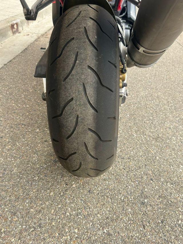 Honda CBR 954 RR fireblade roja y negra