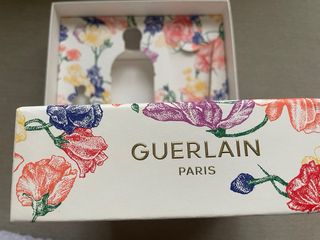Caja de cartón duro Guerlain floral