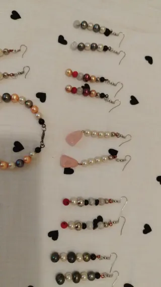 Conjunto de pulseras y pendientes