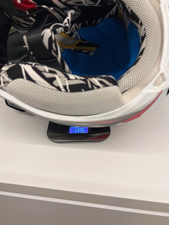 Casco Scorpion Adulto Talla XS con guantes