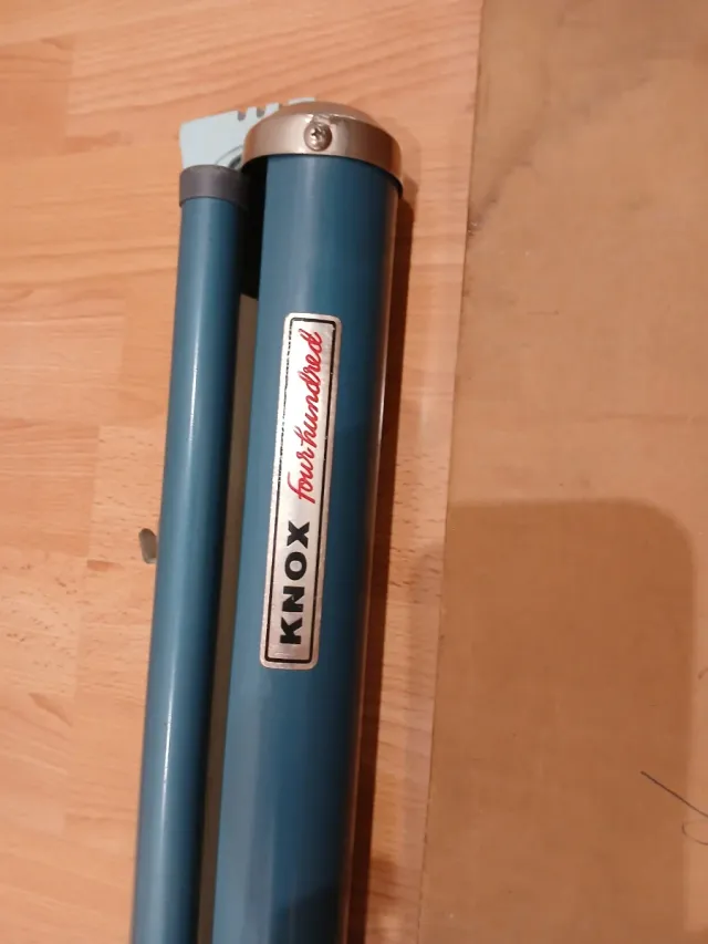 Pantalla Proyección KNOX FOUR HUNDRED Trípode