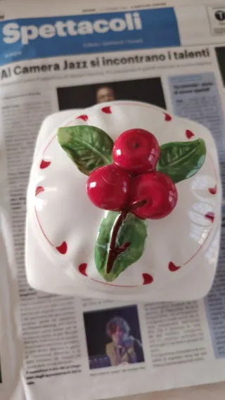 Biscottiera Villeroy & Boch con ciliegie