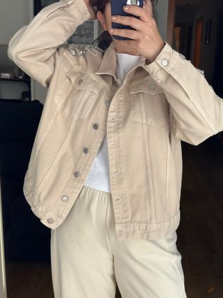 Chaqueta vaquera beige con pedrería