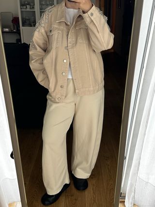 Chaqueta vaquera beige con pedrería