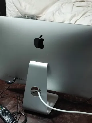 iMac 21.5 2015 1TB 8GB RAM